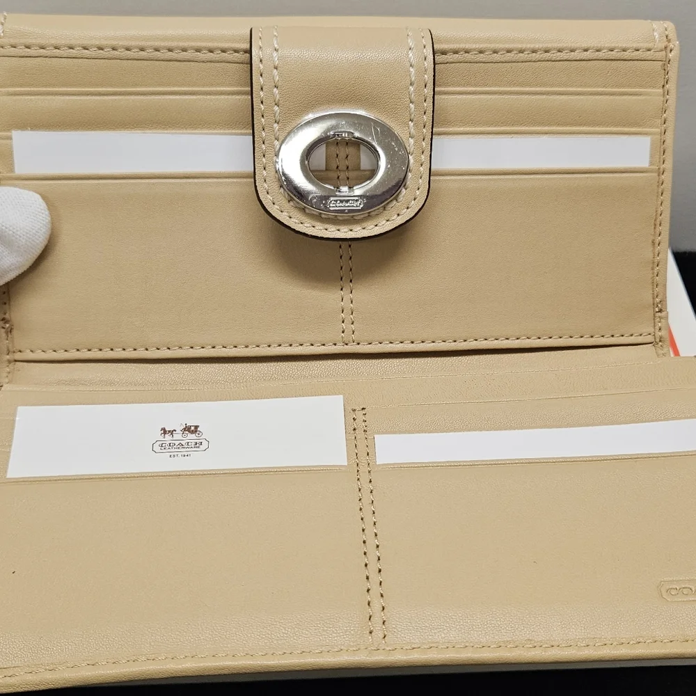 NWOT Coach Wallet - Picture 8 of 12